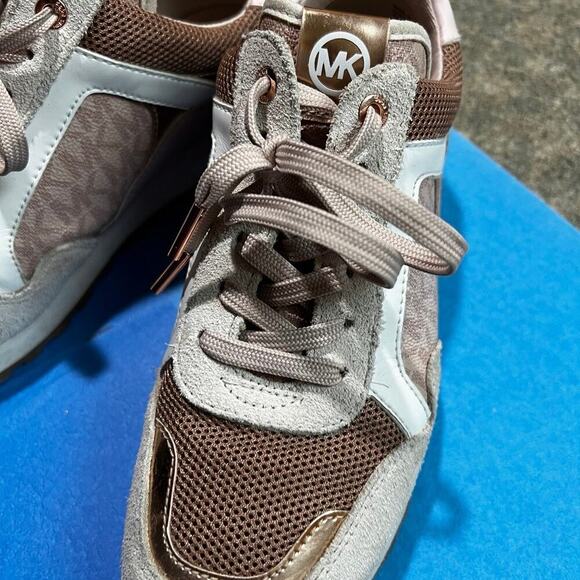 Michael Kors women’s fashion sneakers, lace up, rose gold, women's size 8M, - Picture 2 of 9